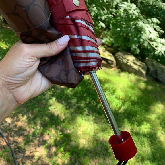 Authentic COACH mini UV Protection retractable nylon umbrella w sleeve - Picture 5 of 7